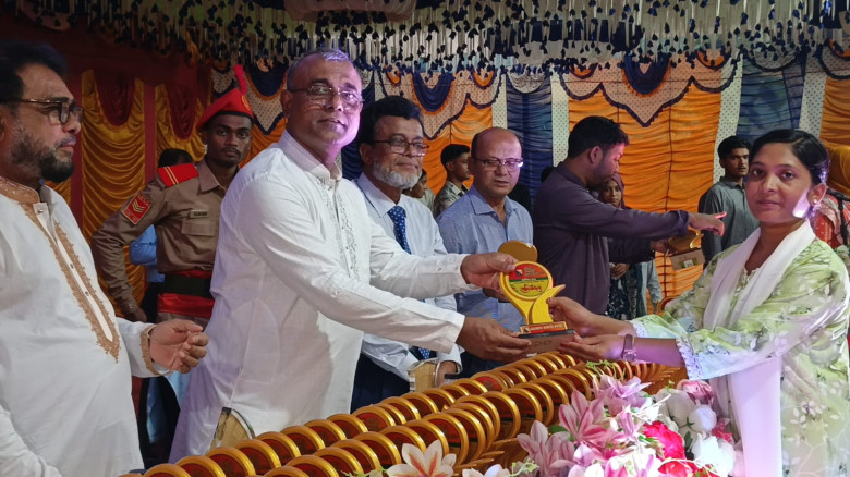দুই শতাধিক কৃতি শিক্ষার্থীকে জাঁকজমক সংবর্ধনা...