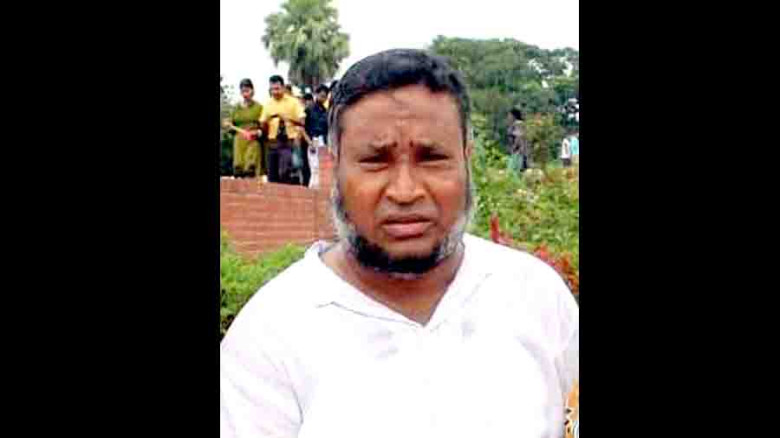 জমি নিয়ে বিরোধে সিংগাইরে ছোট ভাইয়ের হাতে বড় ভাই নি...