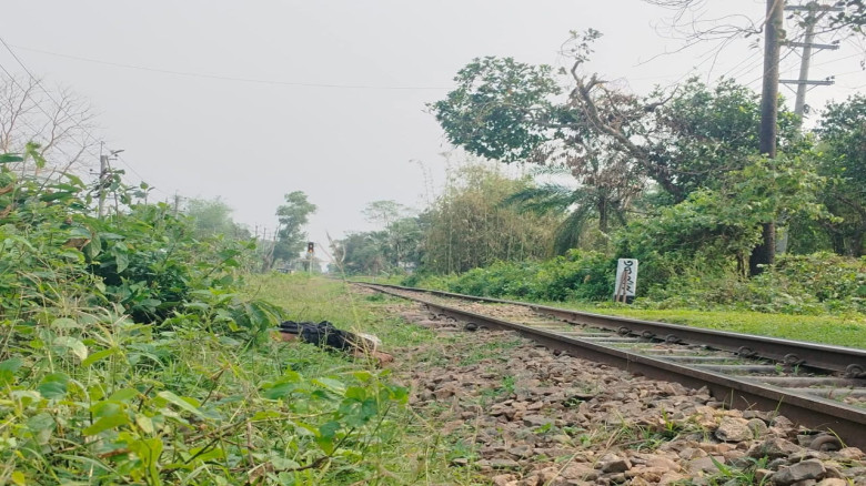 ট্রেনে কাটা পড়ে যুবকের মৃত্যু!...