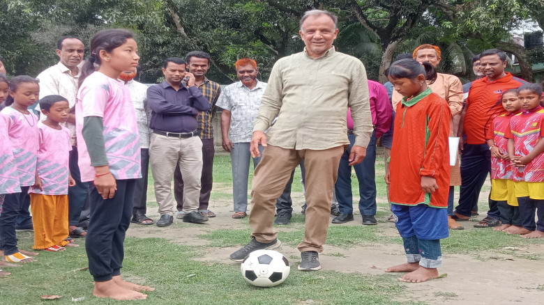 কাহারোলে প্রাথমিক বিদ্যালয় গোল্ডকাপ ফুটবল টুর্নামে...