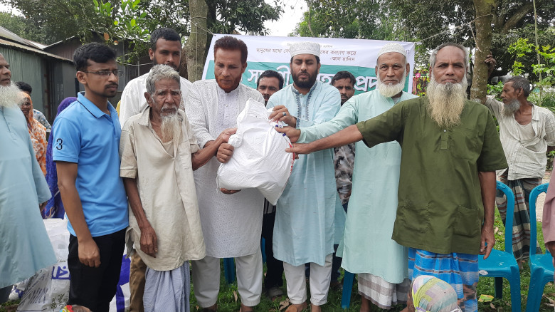 নকলায় আন্তর্জাতিক শ্রমিক দিবস উপলক্ষে শতাধিক পরিবা...