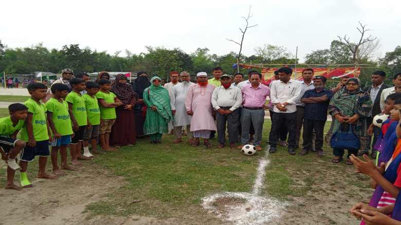 প্রাথমিক গোল্ডকাপ ফুটবল টুর্নামেন্টে খেলার শুভ উদ্...