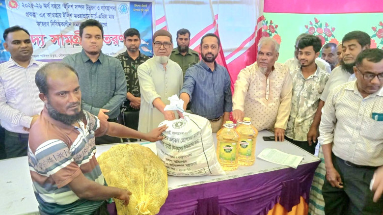 ভোলার দৌলতখানে জেলেদের মাঝে খাদ্য সহায়তা বিতরণ...