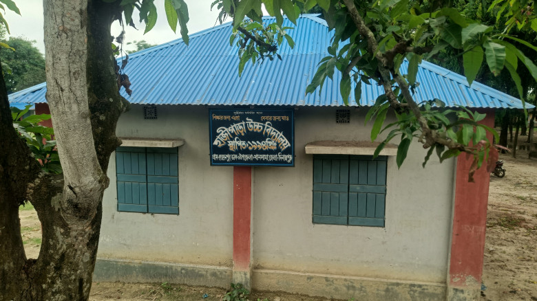 হাজীপাড়া উচ্চ বিদ্যালয়ে শিক্ষাব্যবস্থার ধস...
