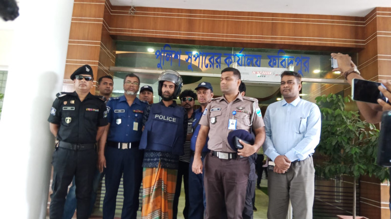 ফরিদপুরে ট্রিপল মার্ডারের রহস্য উদঘাটনের দাবি পুলি...