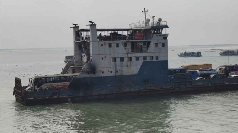 পাটুরিয়া–দৌলতদিয়ায় ফেরি চলাচল স্বাভাবিক...