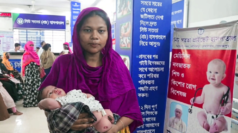 পা ও হাত ছাড়া সেই শিশুকে বুকে জড়িয়ে বাড়ি ফিরলেন ম...
