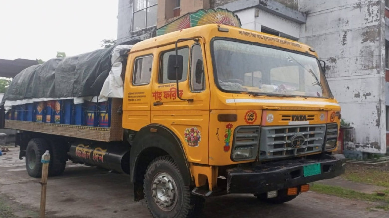 ডাসারে চাল পাচারের অভিযোগে ট্রাকসহ জব্দ...