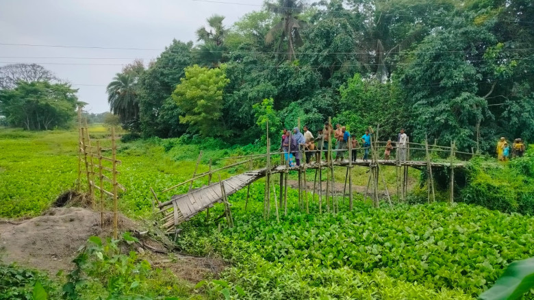 গোপালগঞ্জের কাশিয়ানীতে চলাচলের রাস্তা বন্ধ করায় ৩২...