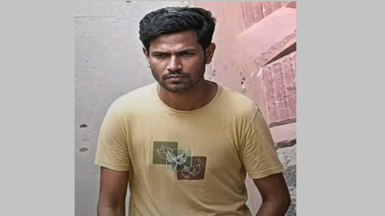 ময়মনসিংহে নারী শিক্ষার্থীদের সামনে অশ্লীল অঙ্গ ভঙ্...