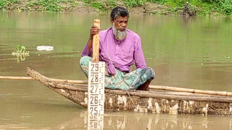 কংশ নদীর বুকে তিন দিনের অপেক্ষা শেষে ভেসে উঠল নিথর...