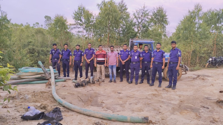 লোহাগাড়ার চরম্বায় অবৈধভাবে বালু উত্তোলন: অভিযুক্ত ...