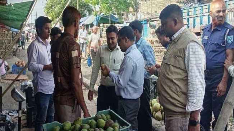 সৈয়দপুরে কেমিক্যাল মিশিয়ে আম বিক্রির অভিযোগে ১ লাখ...