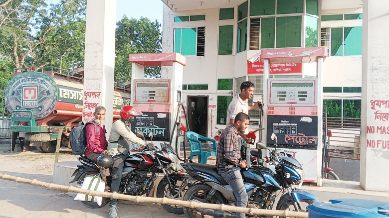 কালিয়ায় তেল সংকট কাটিয়ে স্বস্তি, নেই দীর্ঘ লাইন...