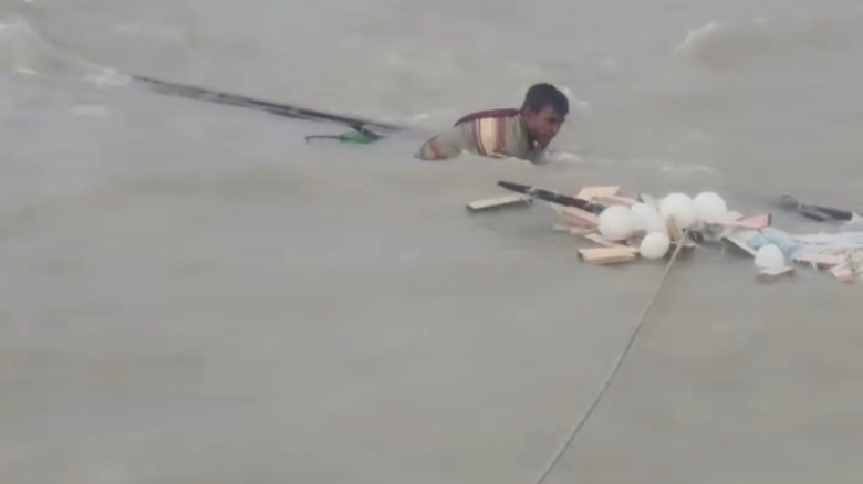 ভোলার মেঘনা নদীতে নৌকা ডুবি...