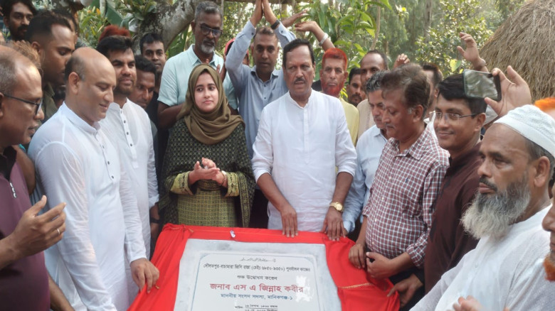 দৌলতপুরে ৬ কোটি টাকা ব্যয় নির্মিত পাকা রাস্তা ব্র...