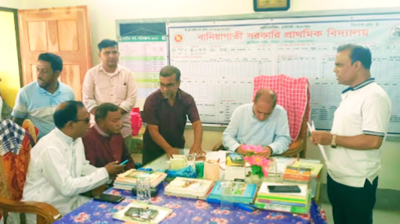 কেন্দুয়ার স্কুলে এমপির আকস্মিক পরিদর্শনে চাঞ্চল্য...