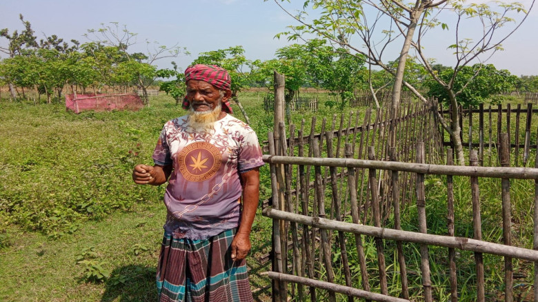 রাণীশংকৈল মীরডাঙ্গী মহেষপুর কবরস্থানে স্বেচ্ছা লাশ...