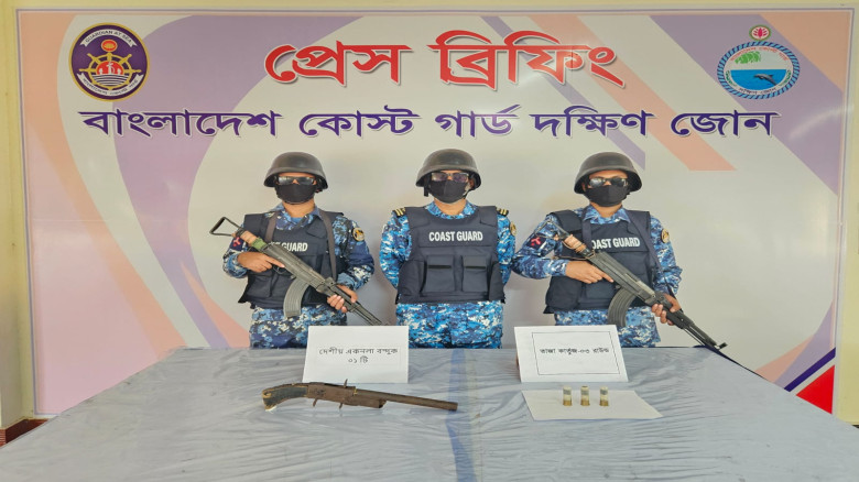 ভোলার দৌলতখানে আগ্নেয়াস্ত্র ও তাজা কার্তুজ জব্দ কর...