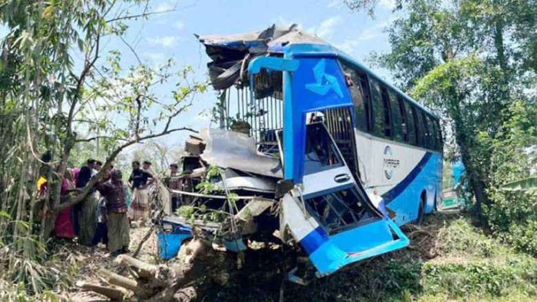লোহাগাড়ায় সড়ক দুর্ঘটনায় বিজিবি সদস্যসহ নিহত ৪...
