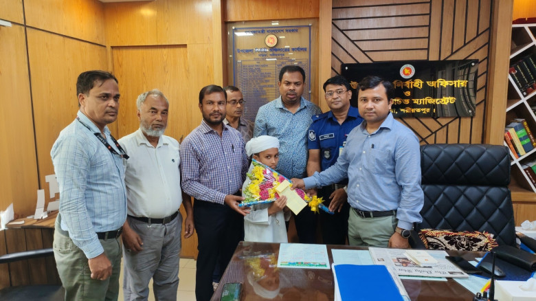 শিশু হাফেজ সিফাতকে নড়িয়া উপজেলা প্রশাসনের সংবর্ধনা...