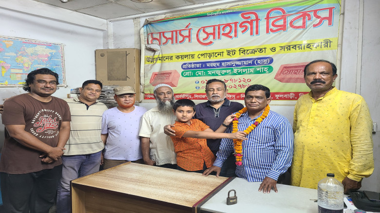 ফুলবাড়ীতে মঞ্জুরুল ইসলামকে ফুলেল সংবর্ধনা...