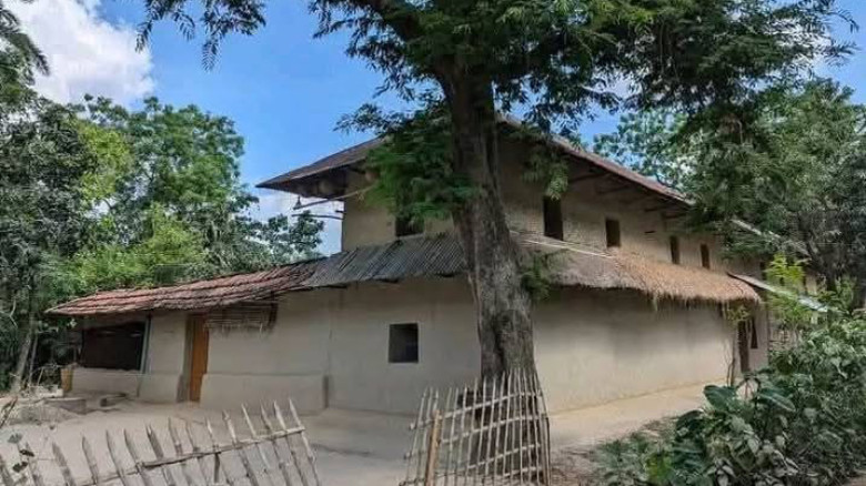 ঝিনাইগাতী উপজেলায় হারিয়ে যাচ্ছে মাটির বাড়ি...
