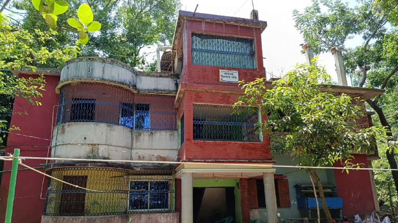 চকরিয়ায় নগদ টাকা ও স্বর্ণালংকার সহ ১৮ লাখ টাকার মা...