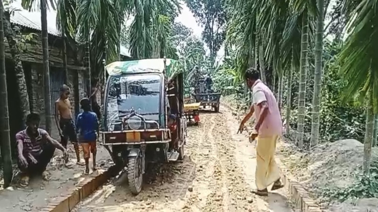 লালপুরে সরকারি প্রকল্পের নামে চলছে লুটপাট,দেড় কোট...
