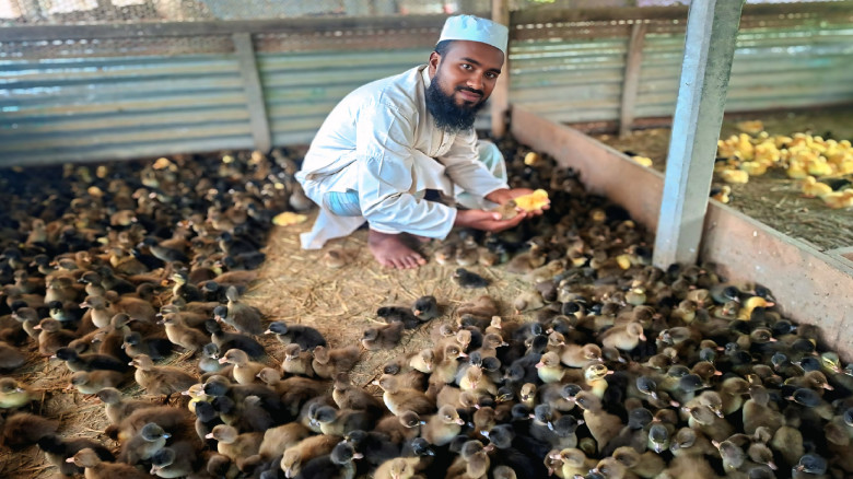 বাবার কষ্ট বুকে লালন করে সফল উদ্যোক্তা আমিনুল...