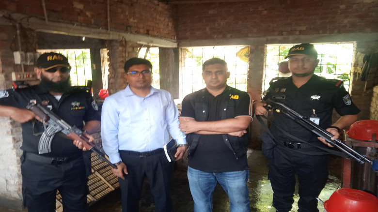 সাতক্ষীরার দেবহাটায় ভেজালবিরোধী অভিযান দুই আইসক্রি...