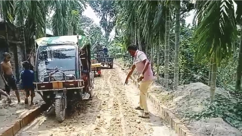 লালপুরে সরকারি প্রকল্পের নামে চলছে লুটপাট, দেড় কো...