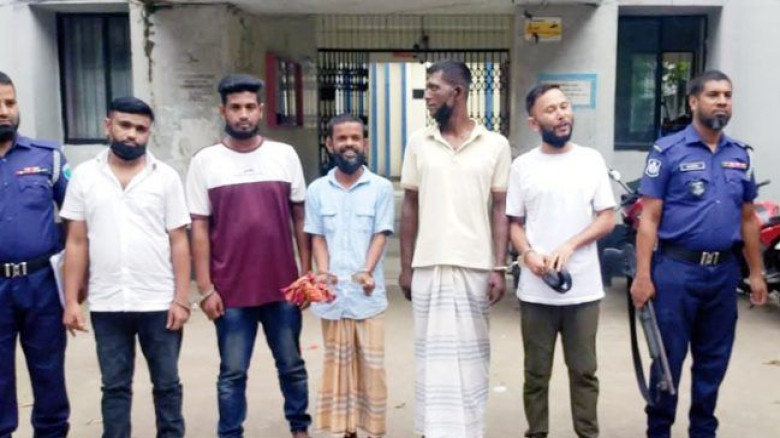 আজমিরীগঞ্জে ইয়াবা বিক্রির সময় ৫ ব্যক্তিকে আটক করেছ...