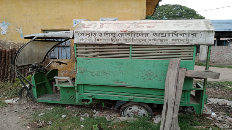 লালপুরে মুখ থুবড়ে পড়েছে ‘গরিবের অ্যাম্বুলেন্স’...