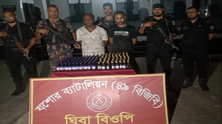 বেনাপোলে র‍্যাব-বিজিবির যৌথ অভিযানে ২১৭ বোতল ফেন্স...