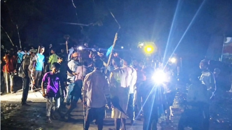 সরাইলে রাতে টর্চ লাইট জ্বালিয়ে দুই পক্ষে সংঘর্ষ, আ...
