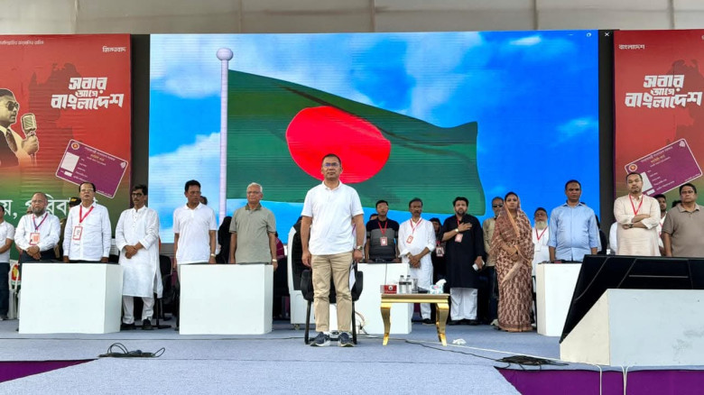কৃষককে পাশে বসিয়ে কথা শুনলেন প্রধানমন্ত্রী তারেক র...