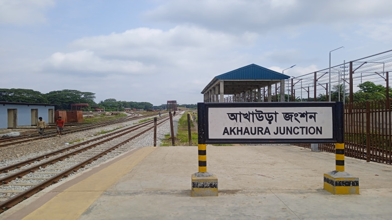 আখাউড়ায় রেলের বিদ্যুৎ যেন হরিলুটের সম্পদ...