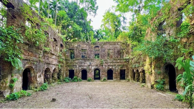 ধ্বংসের দ্বারপ্রান্তে কড়ৈতলী জমিদারবাড়ি...