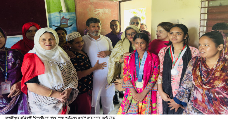 মাদারীপুরে প্রতিবন্দ্বী শিক্ষার্থীদের সাথে সময় কাট...