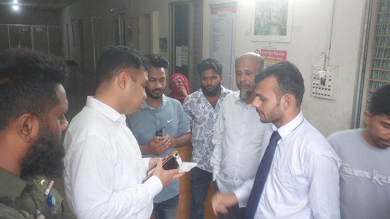 কালকিনিতে ভুয়া ডাক্তার পরিচয়ে চিকিৎসা, মেডিকেল অ্য...
