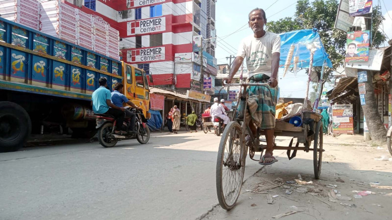 অটোর দখলে হারাচ্ছে প্যাডেল রিকশা ঐতিহ্য ‎...