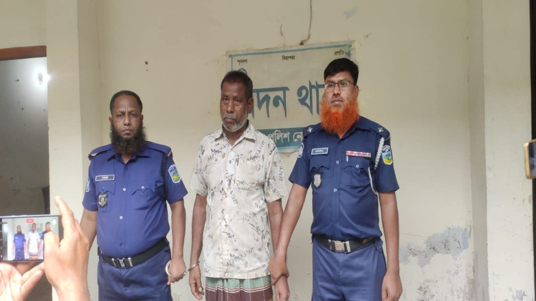 নারীকে ধর্ষণ চেষ্টার অভিযোগে আটক ১...