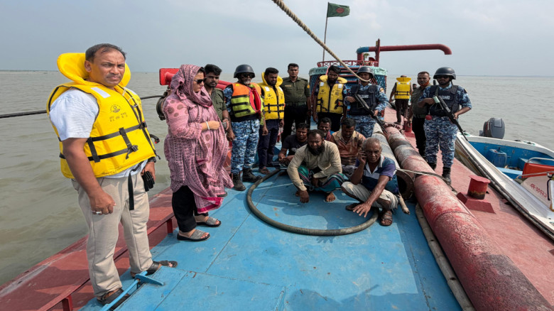 শিবালয়ে ৪০ লাখ টাকার অবৈধ চায়না দুয়ারী জাল পুড়...