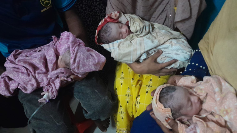 দিনমজুরের ঘরে তিন যমজ পুত্রসন্তান, আনন্দের মাঝেও দ...