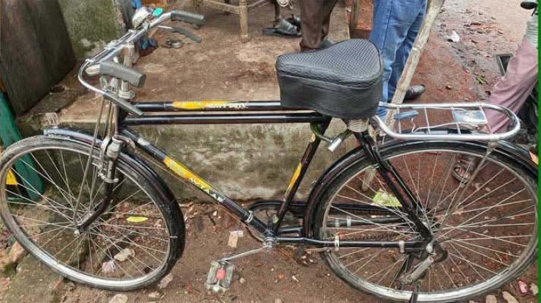 মসজিদের ইমামের মোটর-সাইকেল নিয়ে পালিয়েছে...