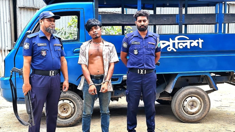 মানিকগঞ্জ জেলা ছাত্রদলের সহযোগিতায় ঘিওরে ইয়াবা-হির...