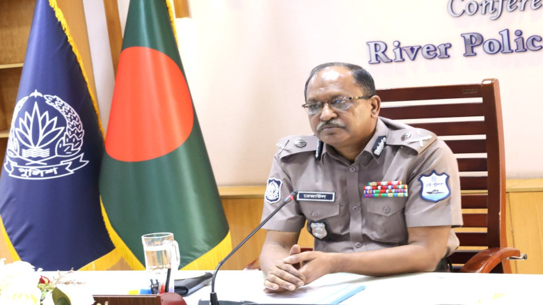 নৌপথে যাত্রী ও কোরবানীর পশু পরিবহনে নিরাপত্তায় আন্...