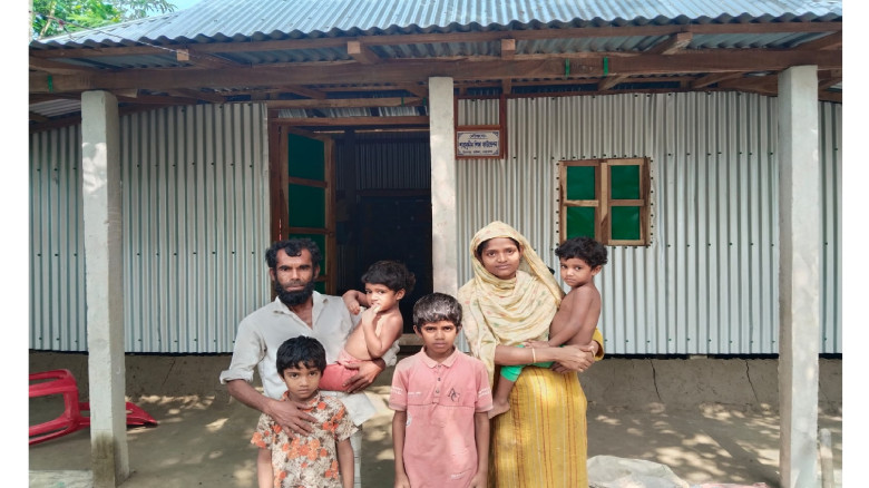 ১ লাখ টাকায় বসতঘর নির্মাণ করে দিল শাহাবুদ্দিন শিক্...