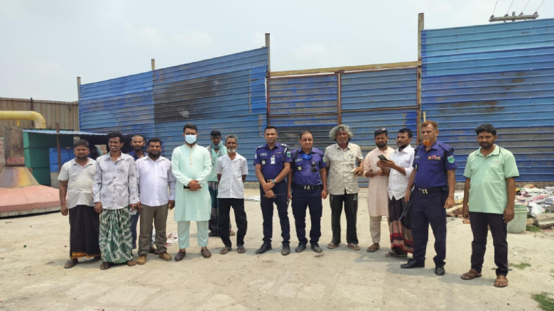 চাঁপাইনবাবগঞ্জে পুরাতন ব্যাটারি পুড়িয়ে এসিড ও সীস...